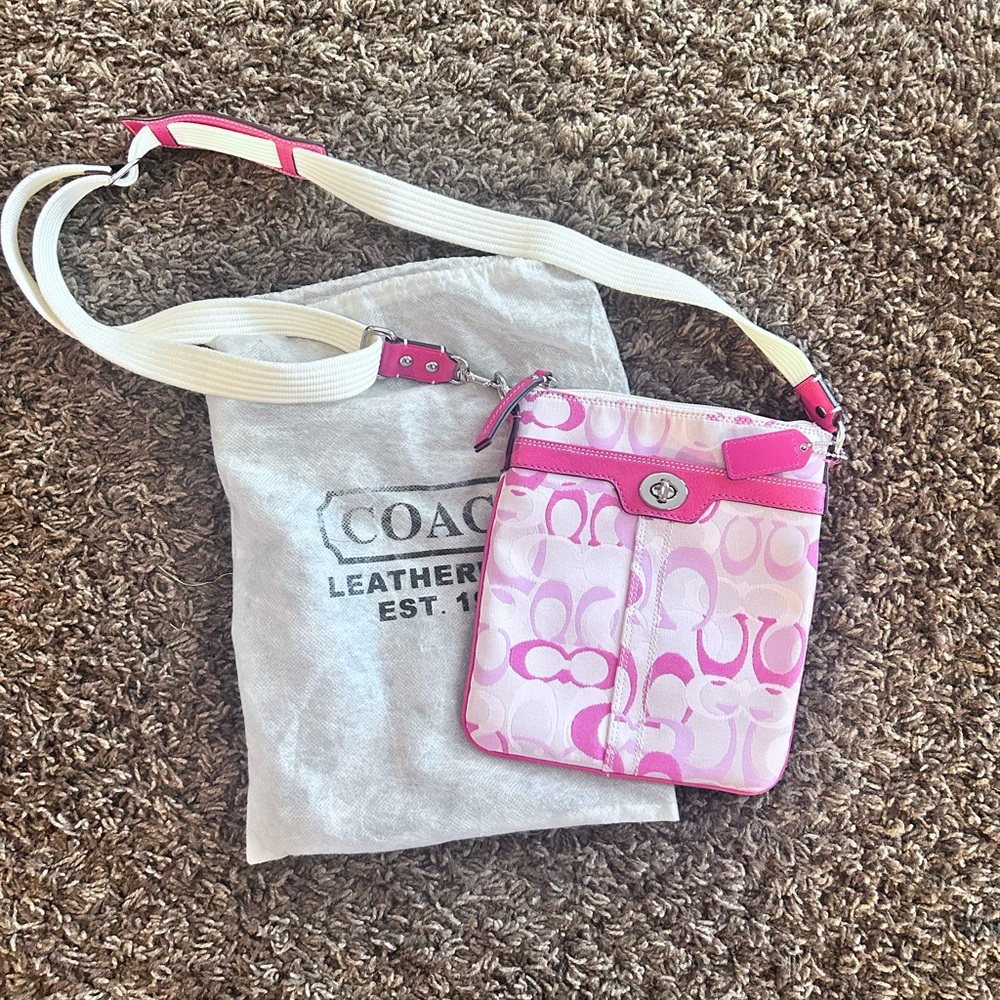 EUC Coach cross-body purse with drop strap. Great condition and cute color!